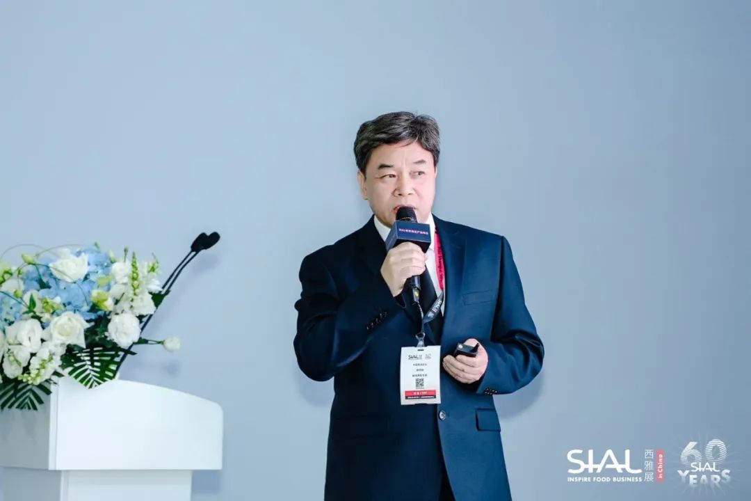 海關總署進出口食品安全局原一級巡視員,海關一級關務監督關銜,中國報關協會智庫高級專家徐明煥